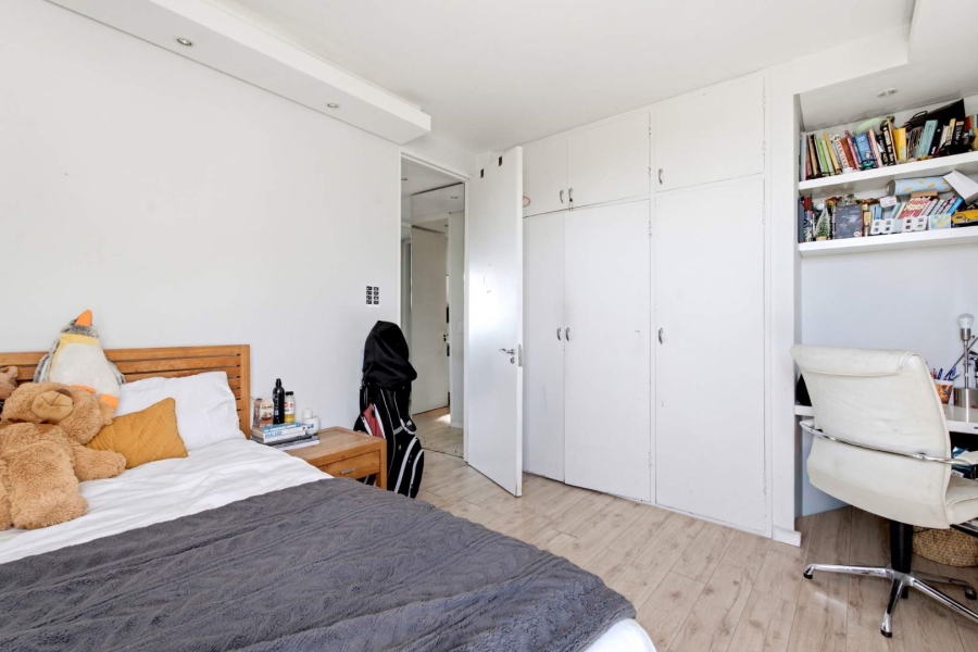 To Let 3 Bedroom Property for Rent in Green Point Western Cape